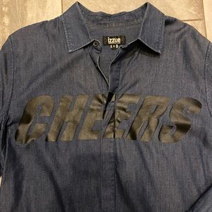 Izzue chambray “Cheers” button down M